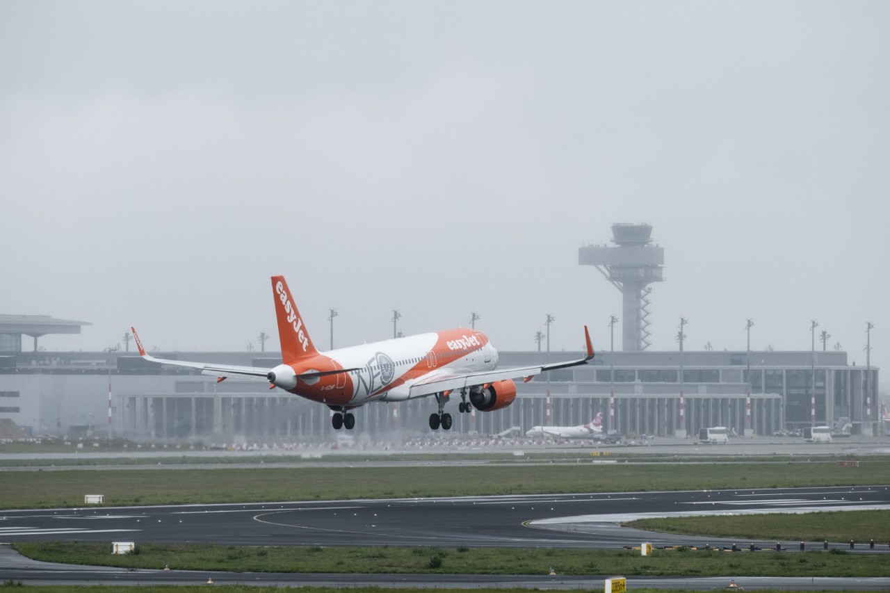 An easyjet aircraft is taking off in the rain