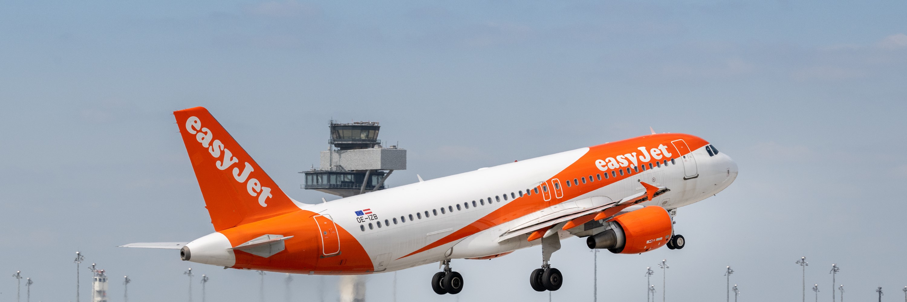 easyjet aeroplane landing