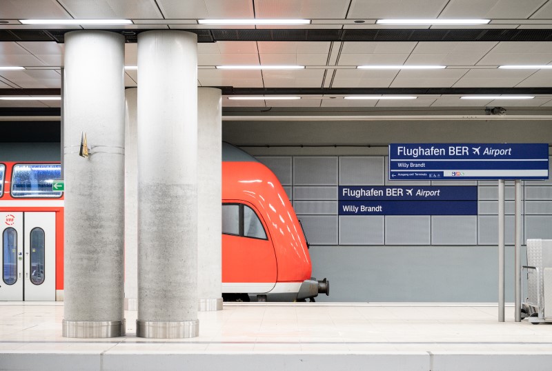 Zug FEX im Bahnhof