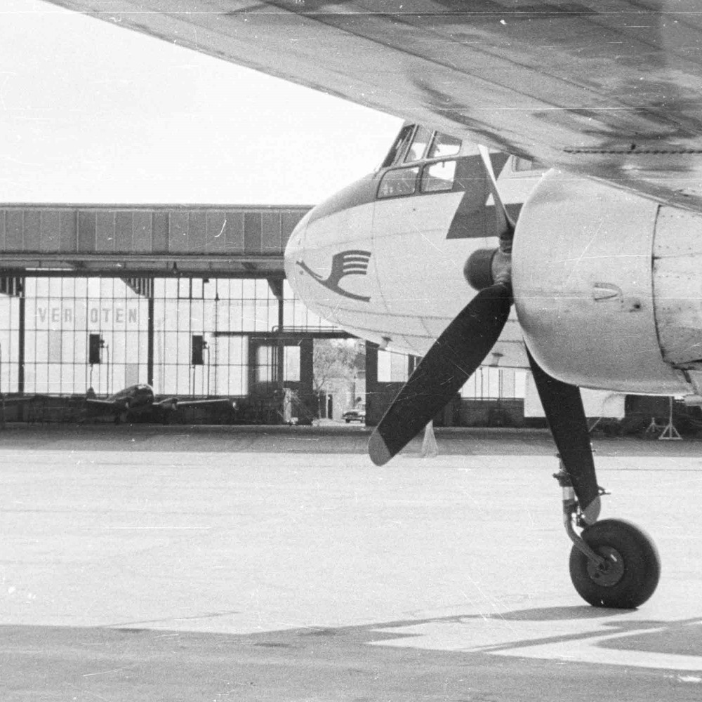 Historisches Foto. Flug auf Vorfeld.
