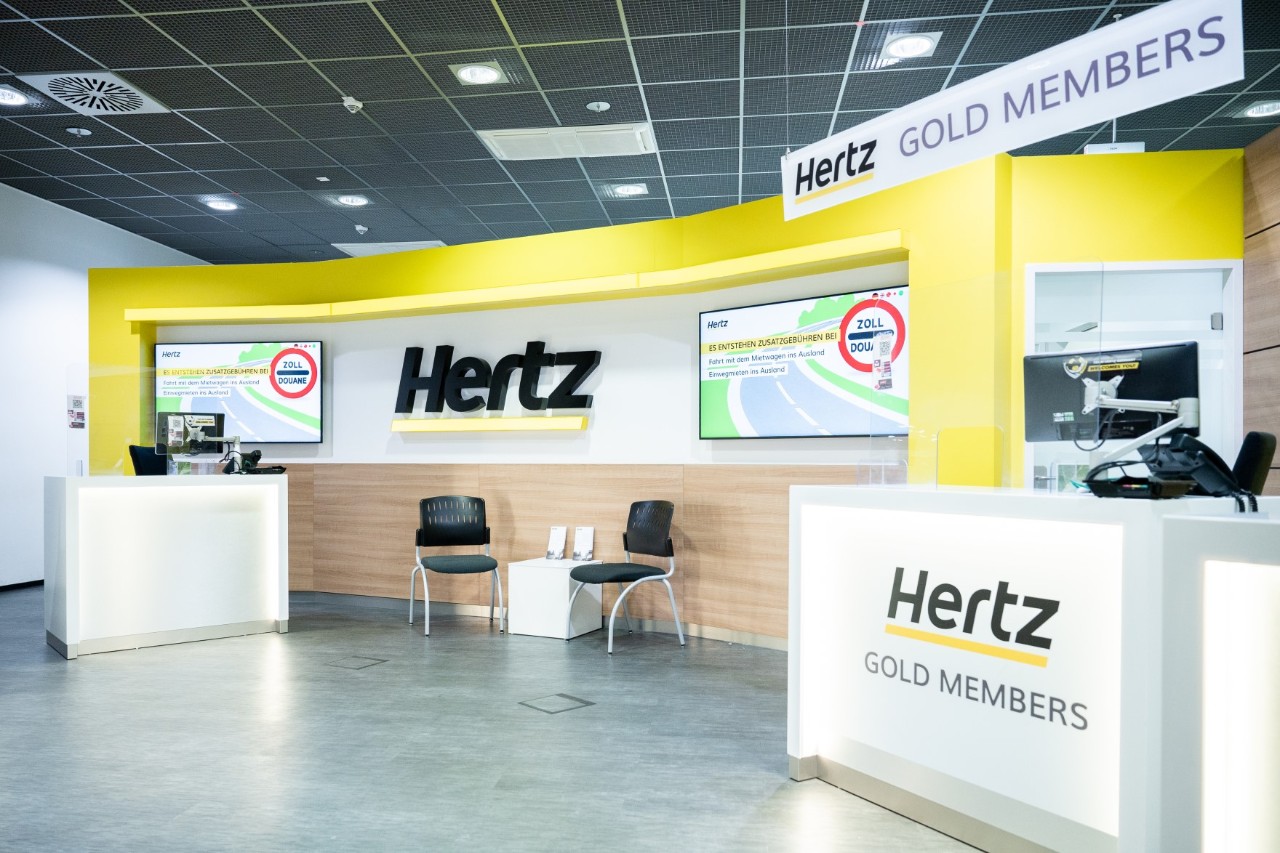 Blick auf den Hertz Schalter