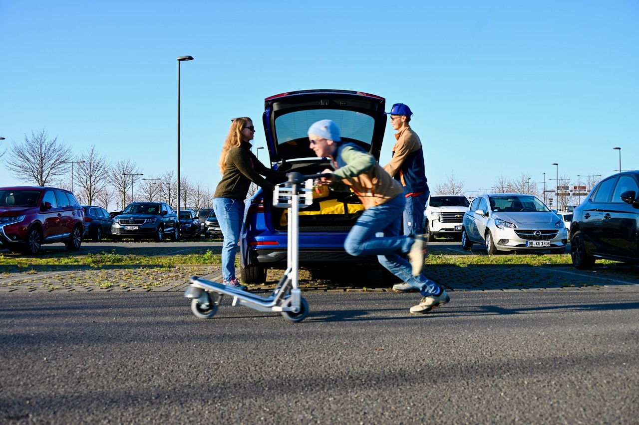 Parkplatz P104 Der Parkplatz ist etwas entfernt von den Terminals, besonders für längere Stellzeiten optimal.
