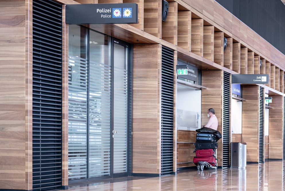 Blick von außen auf den Service Point im Terminal 1