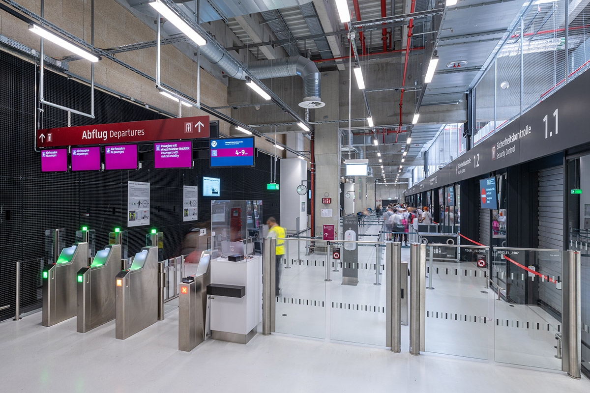 Sicherheitskontrolle in Terminal 2 des BER