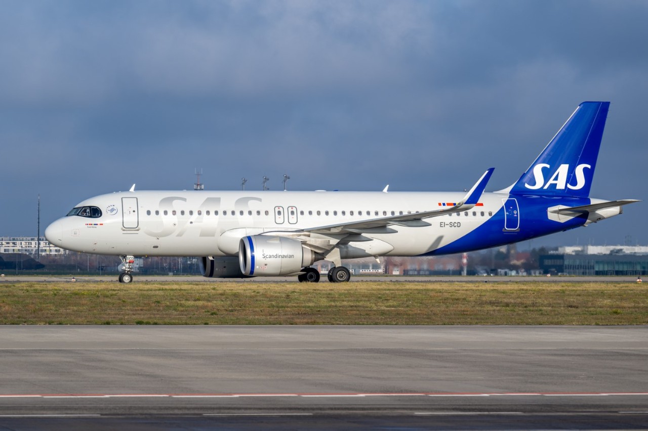 SAS auf Rollfeld