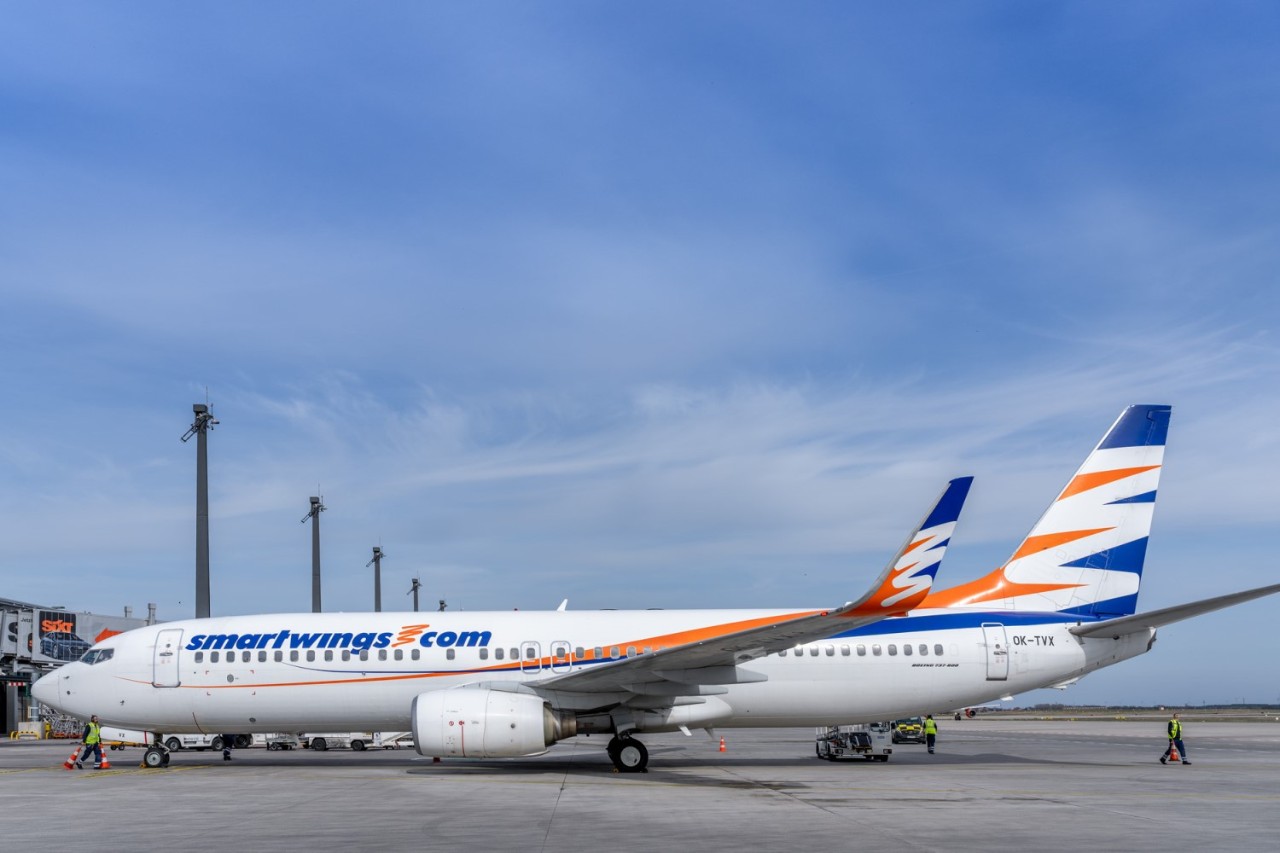 Smartwings vor dem Terminal 