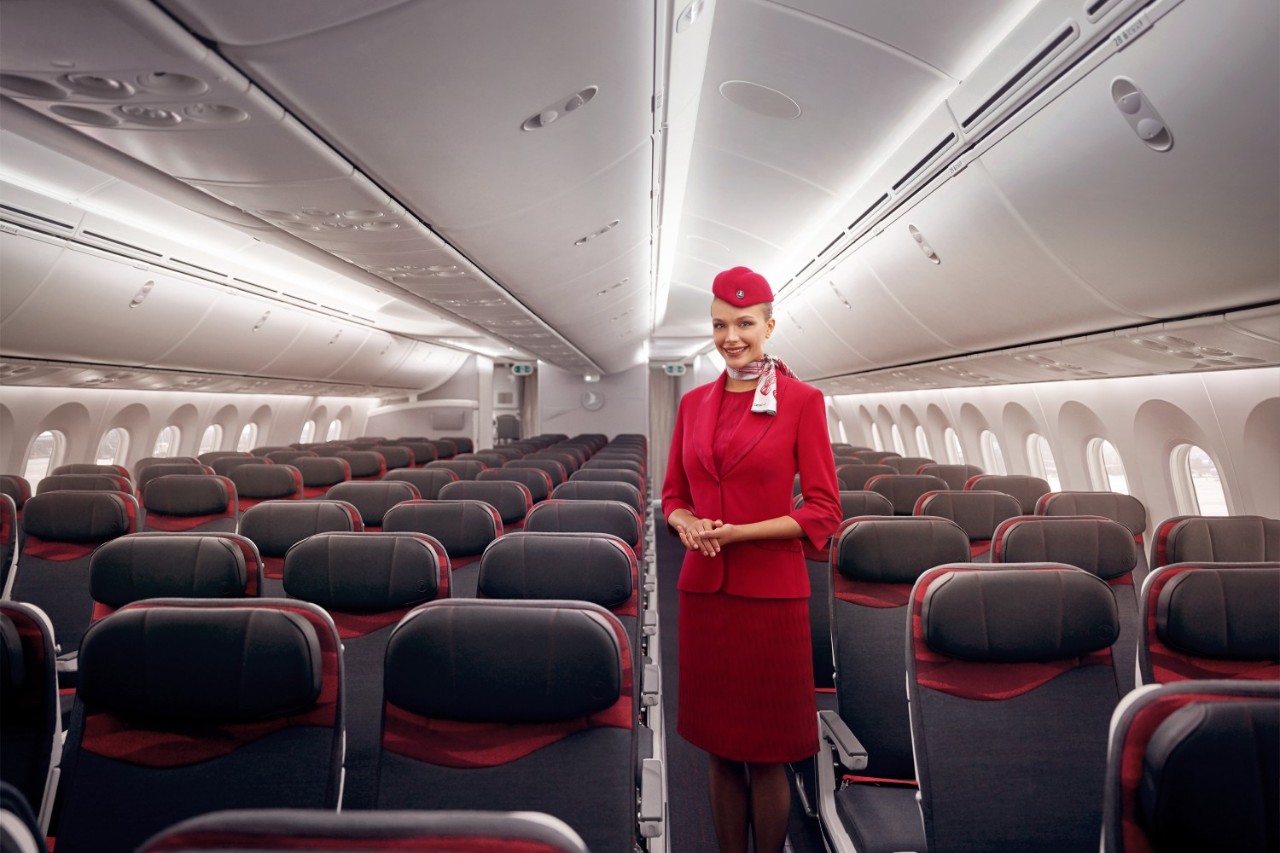 Ein Mitglied der Kabinencrew in einem Turkish Airlines-Flugzeug