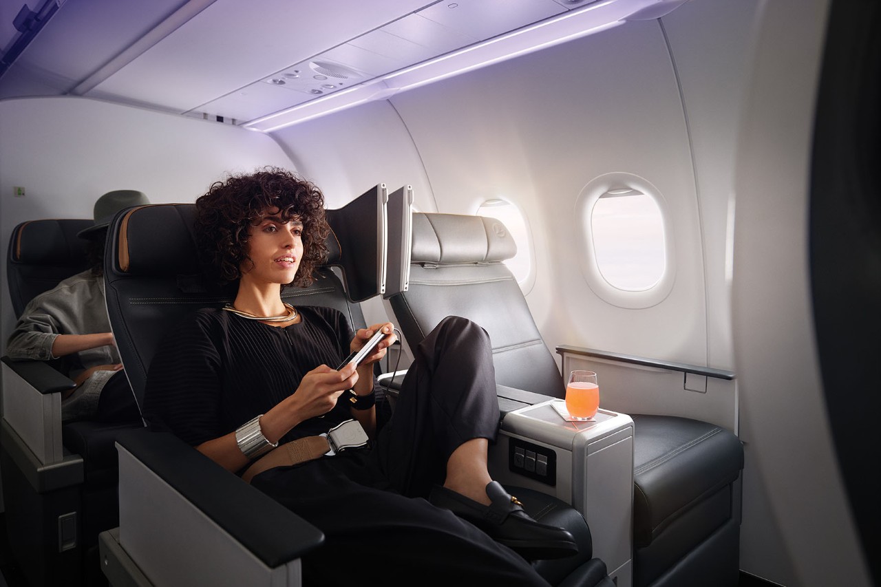 Fluggast in einem Turkish Airlines-Flugzeug