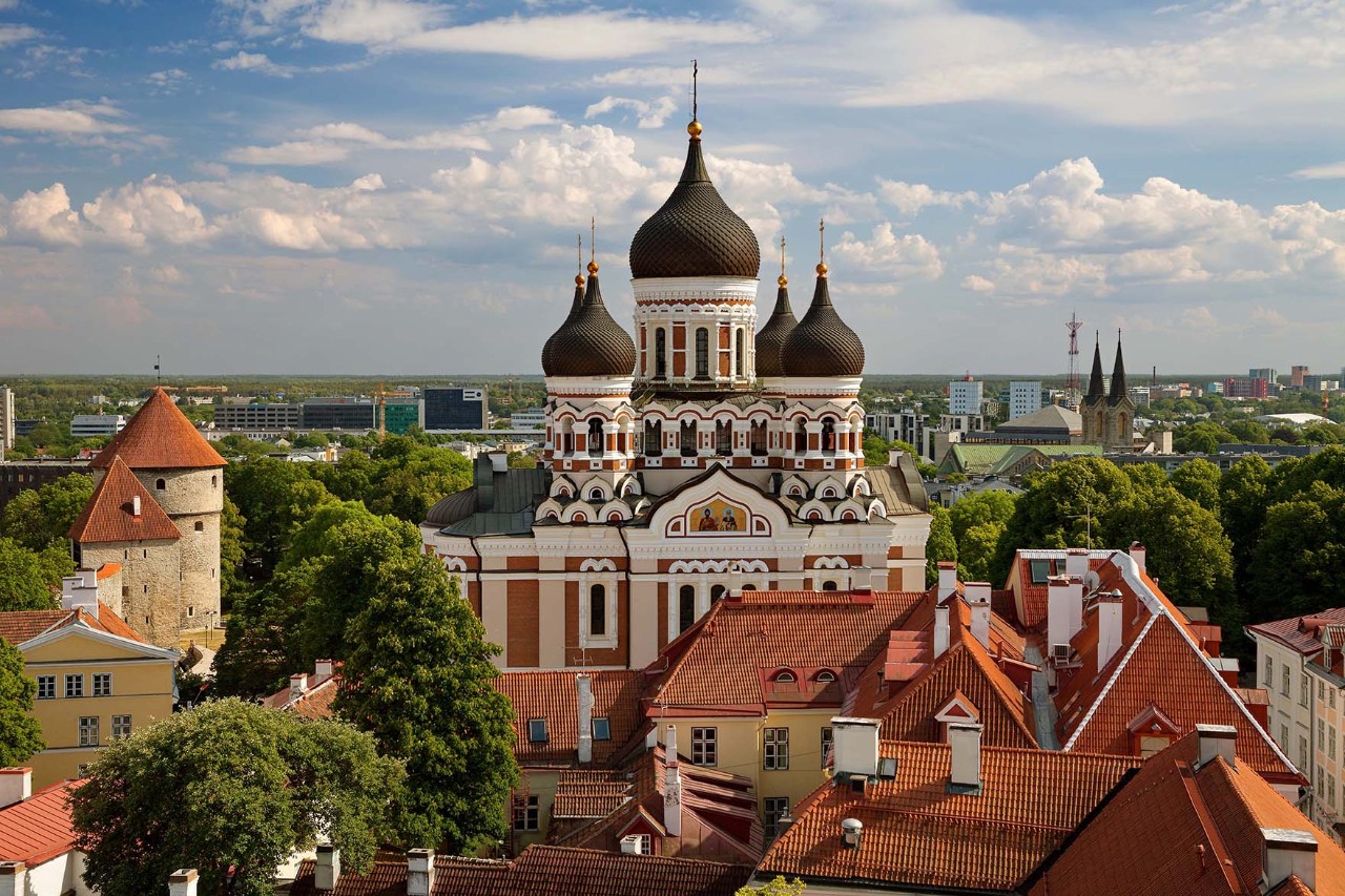 Als eines der Wahrzeichen Tallins gilt die prächtige Alexander Newski Kathedrale. Die orthodoxe Kirche wurde Ende des 19. Jahrhunderts erbaut. © Irina Sen/AdobeStocks