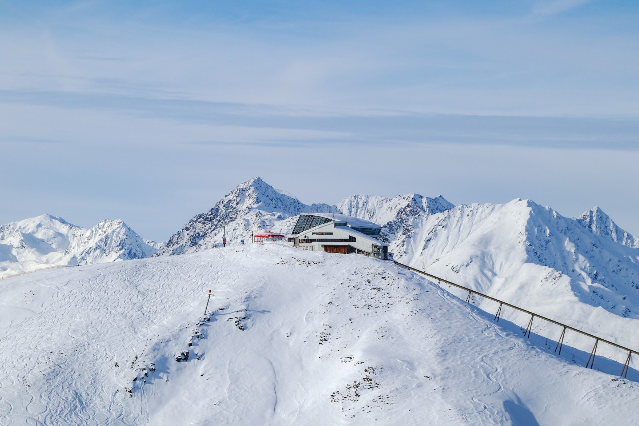 Skigebiet Axamer Lizum mit Bergstation © Christoph/stock.adobe.com
