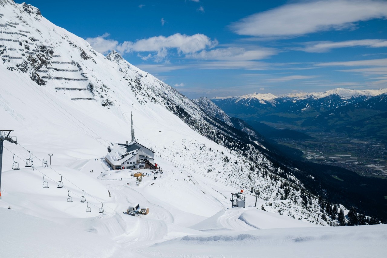 Berghütte und Skilift an der Nordkette 