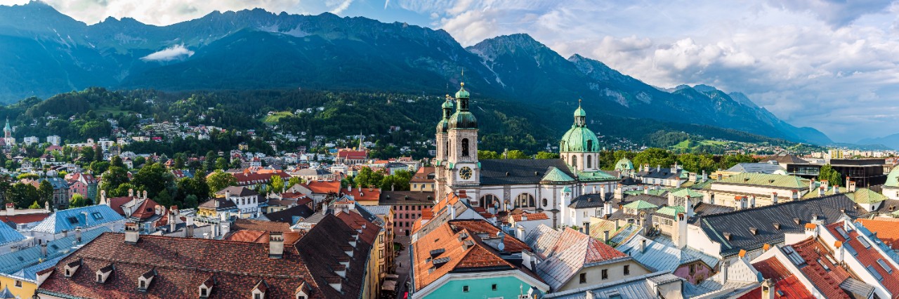 Stadtansicht von Innsbruck mit Nordkette © Fabio Lotti/stock.adobe.com