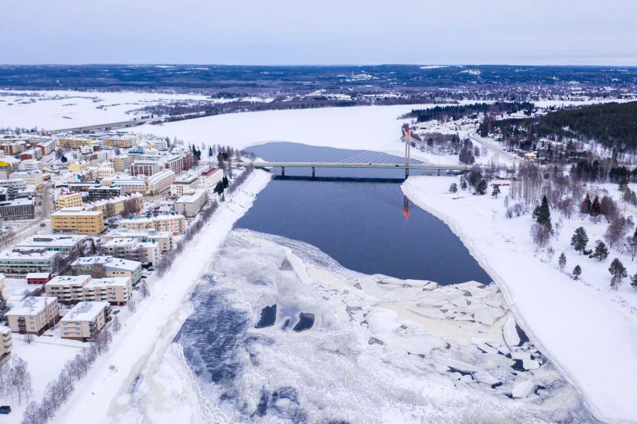 Winterliches Rovaniemi am Fluss Ounasjoki © Chris Holmann/Wirestock/stock.adobe.com