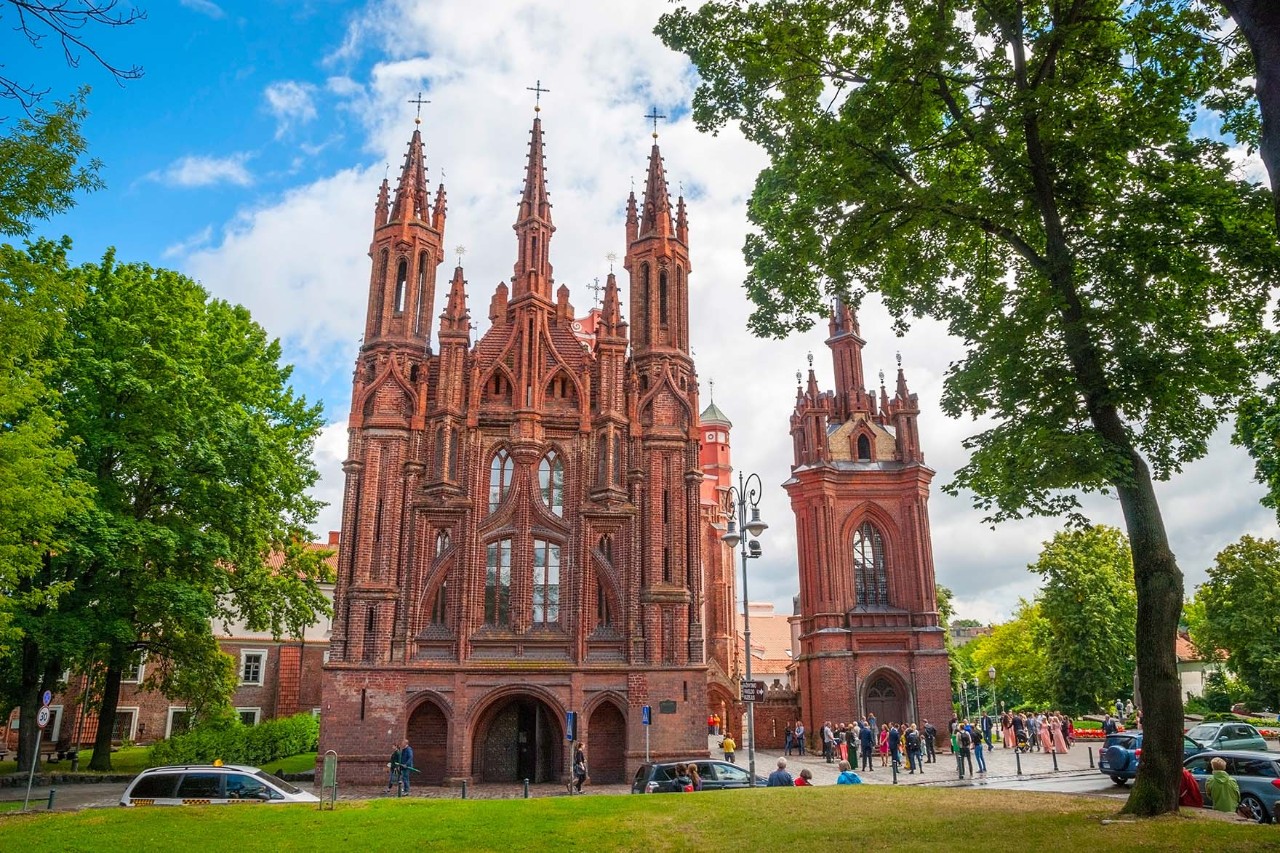 Die römisch-katholische St. Annenkirche gilt als Meisterwerk der Gotik und zählt zu den bedeutendsten Kirchen von Vilnius. 