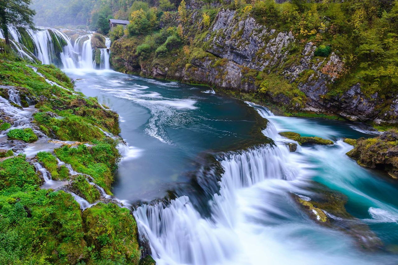 Zwei Autostunden von Banja Luka entfernt, befindet sich der Nationalpark Una mit dem gleichnamigen Fluss und spektakulären Wasserfällen. 