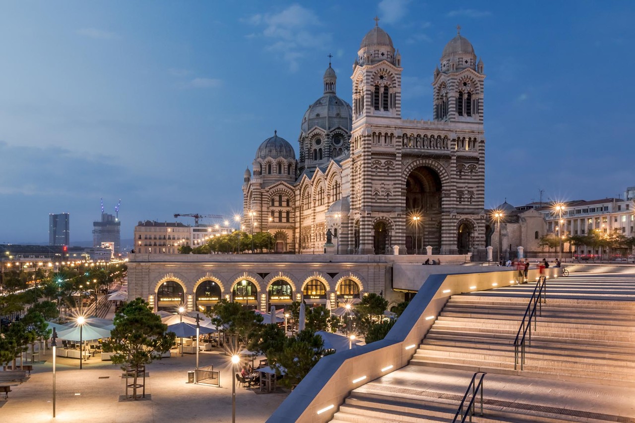 Die Kathedrale von Marseille: Das beeindruckende Bauwerk wurde zwischen 1852 und 1893 in einem romanisch-byzantinischen Stil erbaut. 
