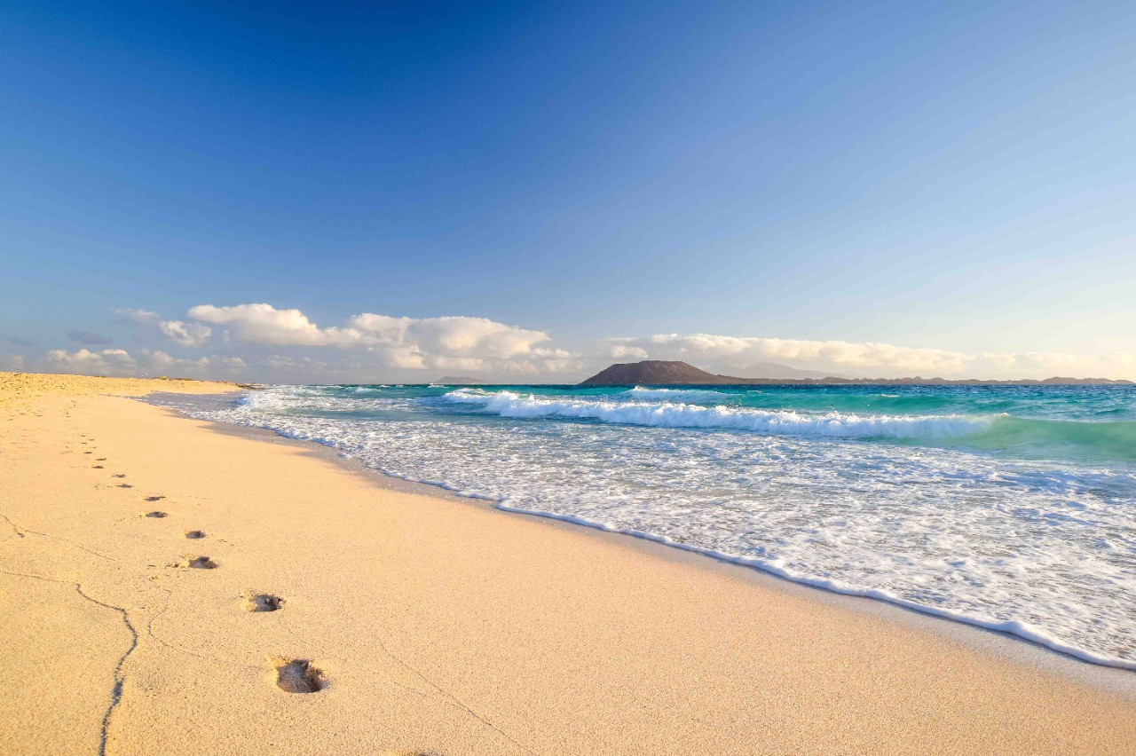Grandes Playas Corralejo mit Insel Lobos im Hintergrund 
