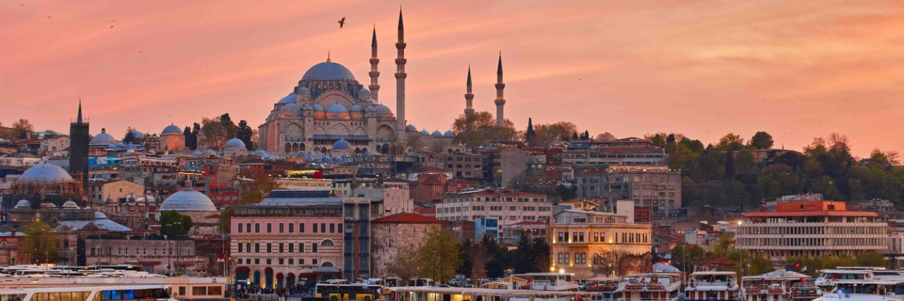 Blick auf Istanbul vom Wasser aus 