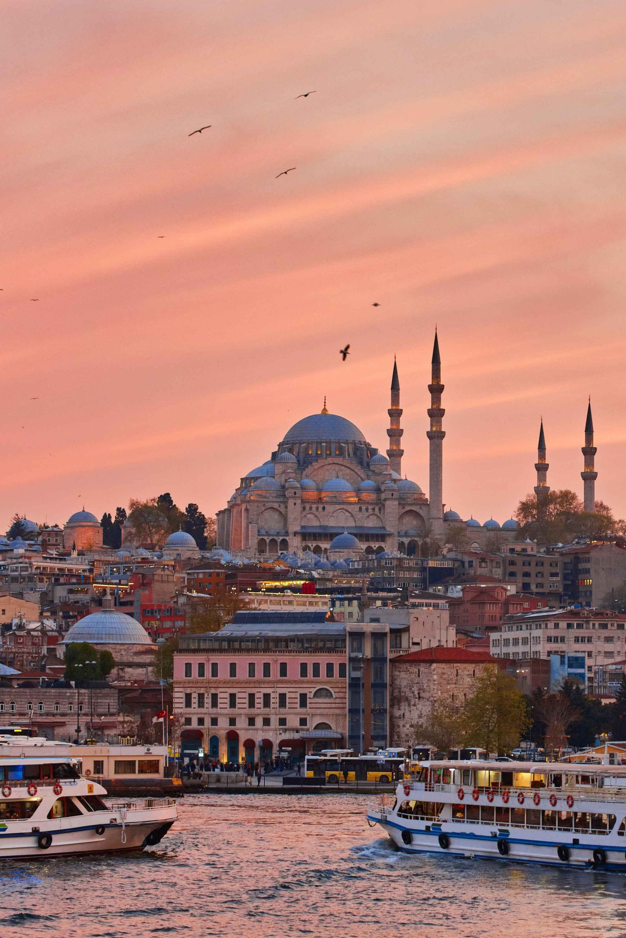 Blick auf Istanbul vom Wasser aus