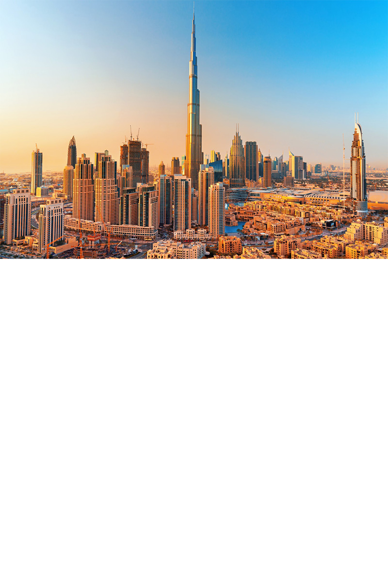 Skyline von Dubai mit vielen Wolkenkratzern