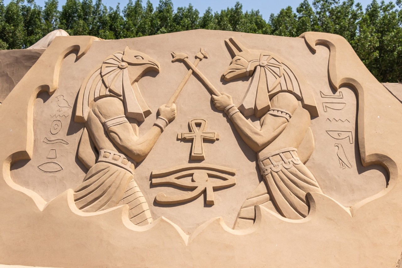Sandfiguren aus der ägyptischen Kultur in Sand City  