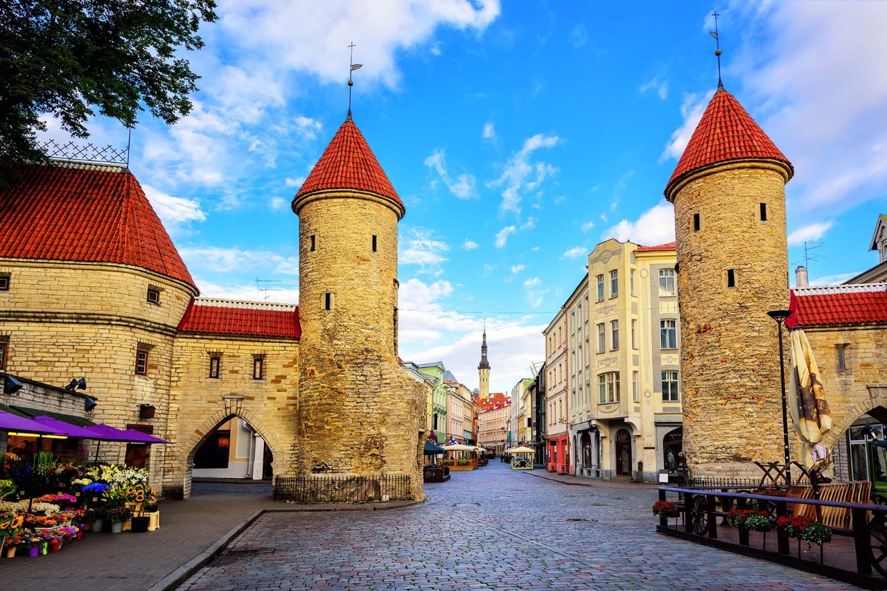 Viru Tor mit Türmen aus dem 14. Jahrhundert am Eingang zur Altstadt.