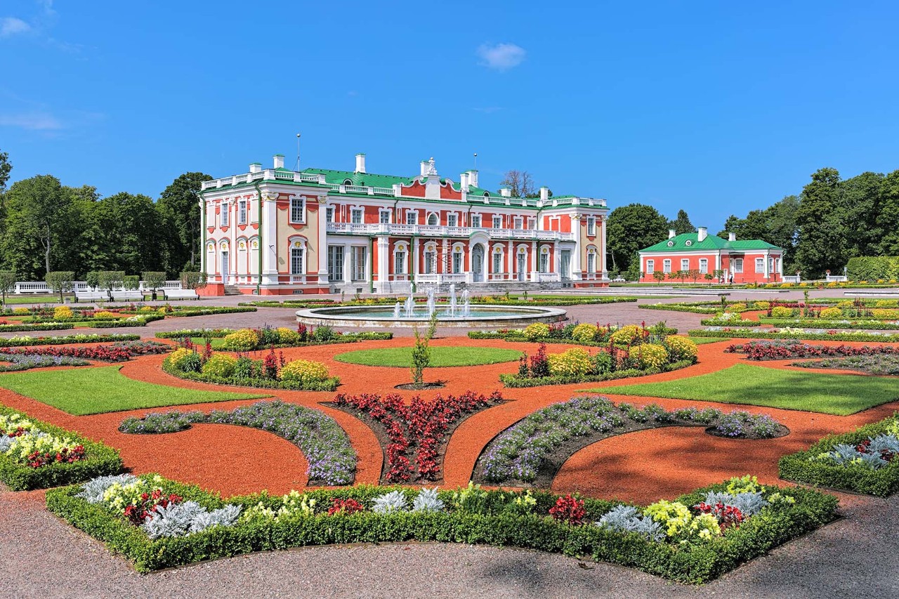 Schloss Kadriorg mit barockem Garten, einst Sommerresidenz des Zaren.