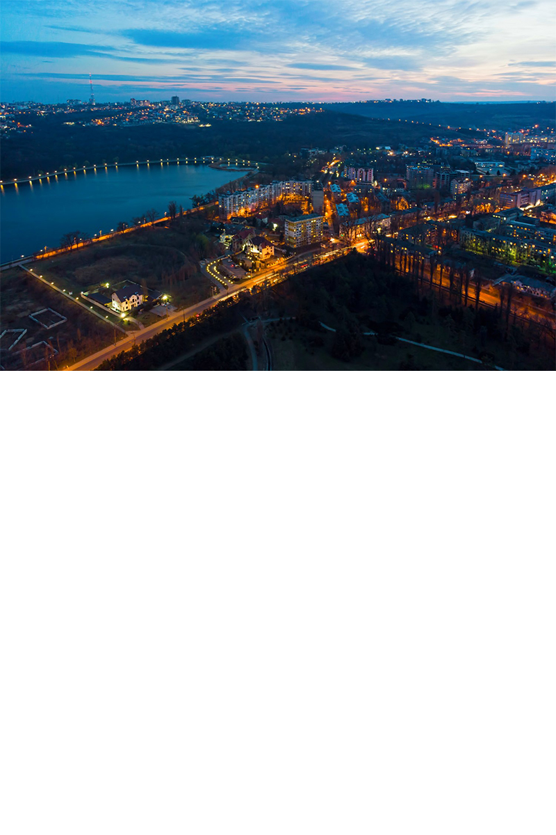 Ausblick auf Chişinău, Fluss und Lichter bei Nacht 