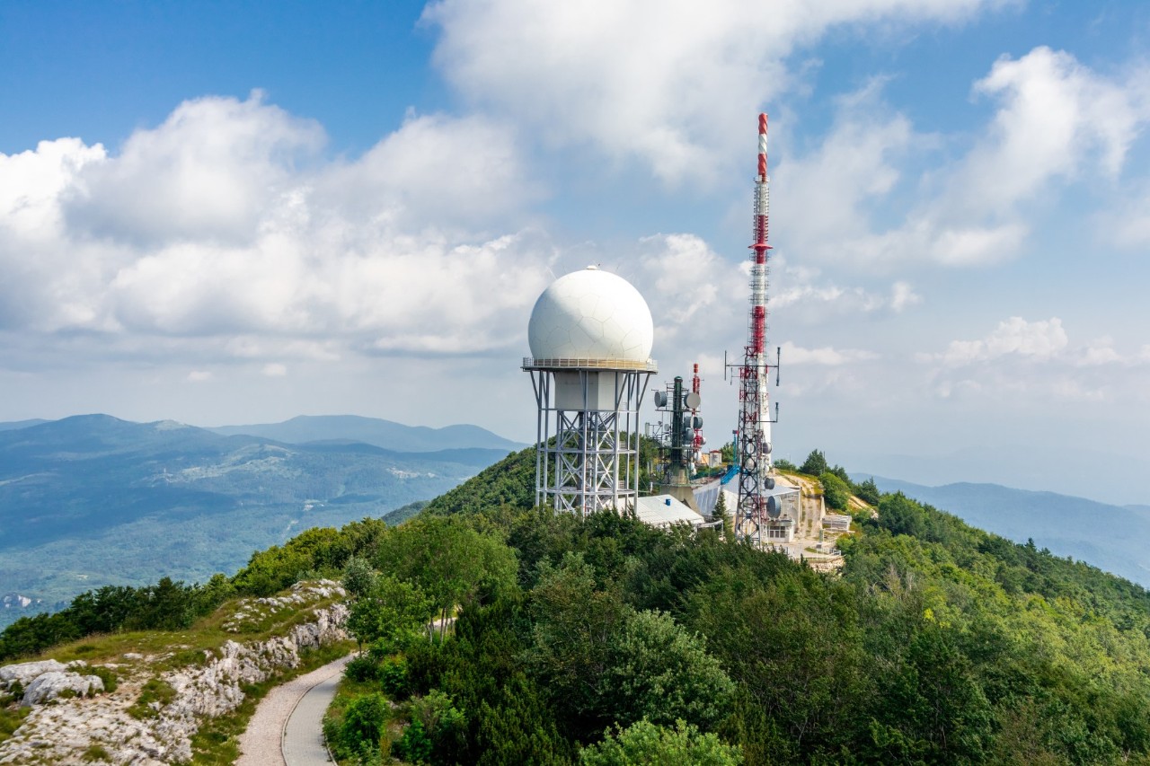Berg Vojak im Naturpark Učka mit bewaldeten Hängen.