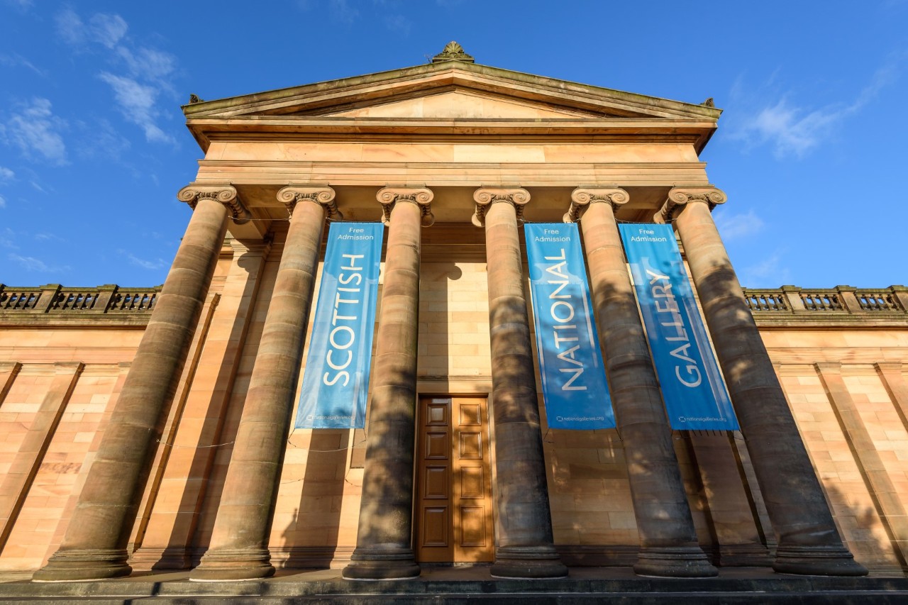 Scottish National Gallery auf The Mound in Princes Street Gardens.