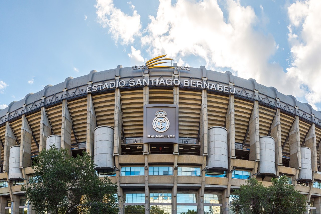 Das Stadion Santiago Bernabéu von außen.