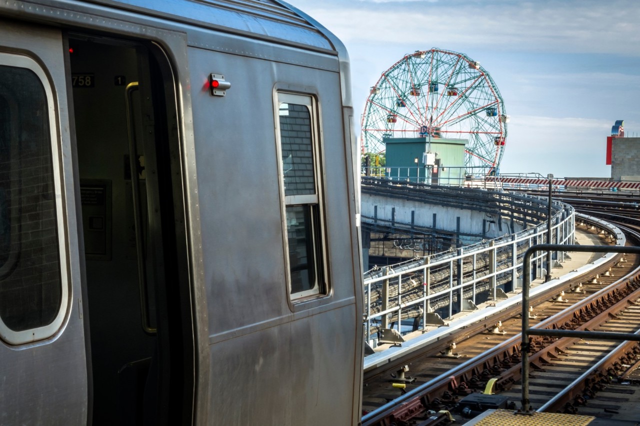 Subway-Linie D auf dem Weg nach Coney Island.