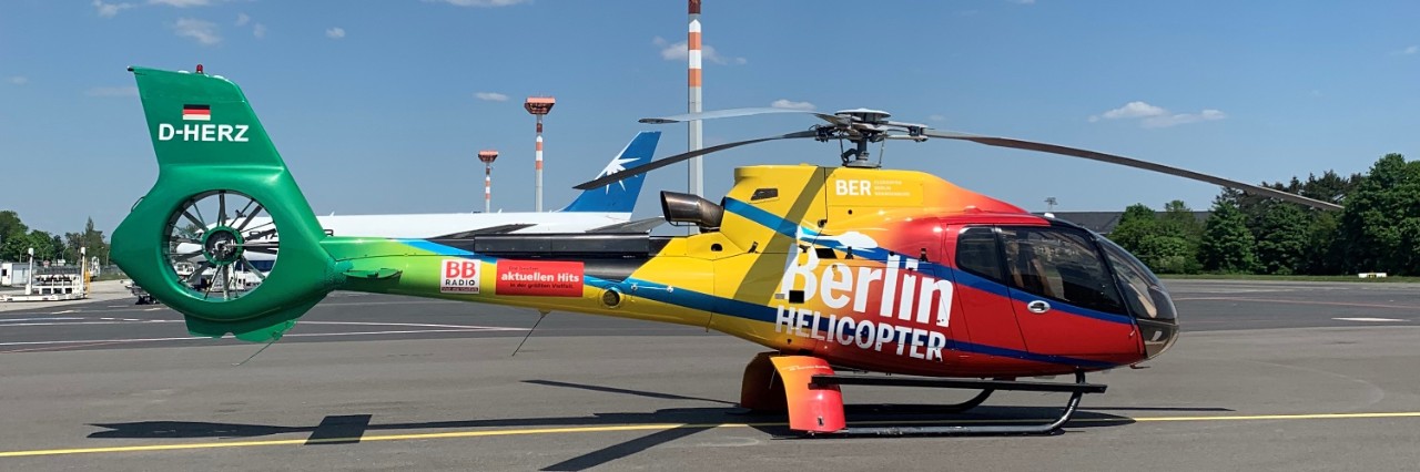Helikopter auf dem Vorfeld des BER
