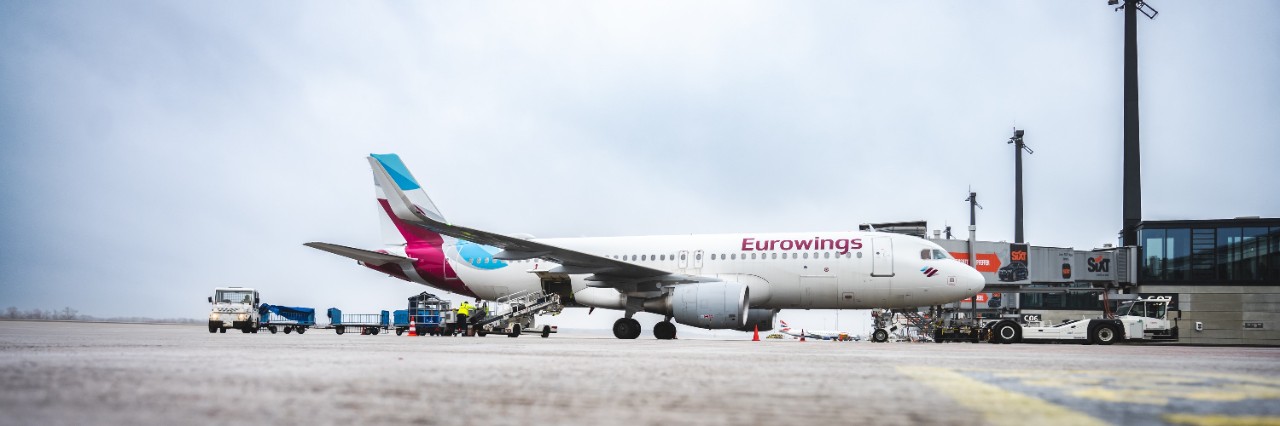 Flugzeug der Eurowings auf dem Vorfeld © Ekaterina Zershchikova / FBB 