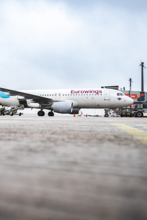 Flugzeug der Eurowings auf dem Vorfeld © Ekaterina Zershchikova / FBB 