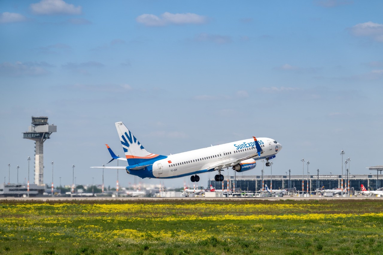 Ein SunExpress Flugzeug beim Start