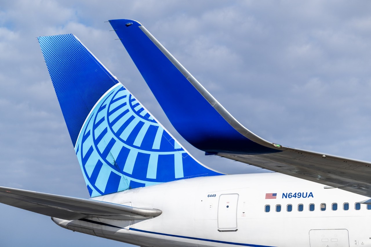 Ein Flugzeug der Fluggesellschaft United Airlines am Flughafen Berlin Brandenburg