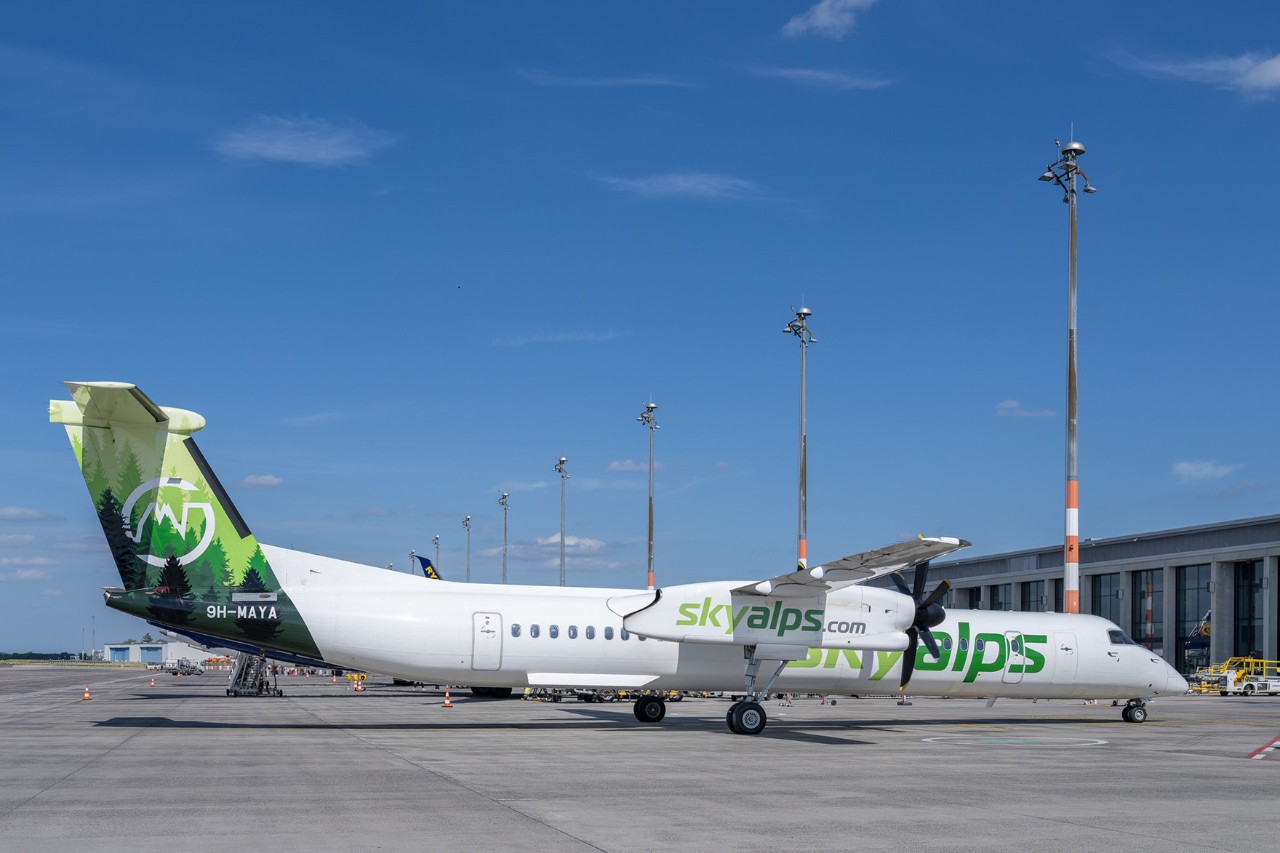 Ein Flugzeug von Sky Alps