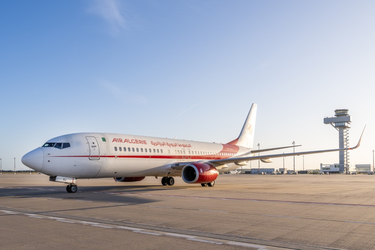 Flugzeug von Air Algérie am BER