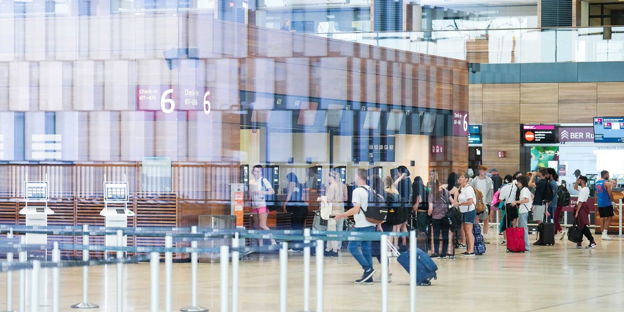Blick in die Check-in-Halle © Oliver Lang / Flughafen Berlin Brandenburg GmbH