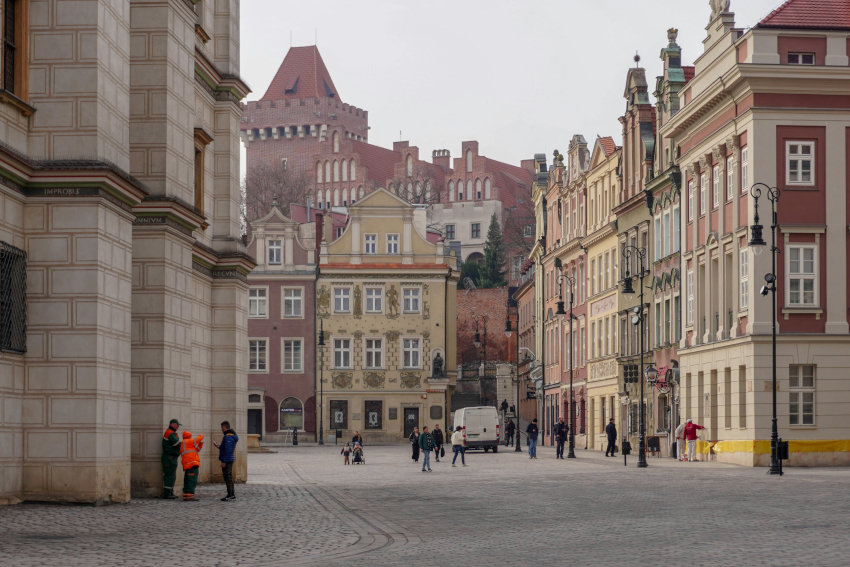 By bus and train from Poznań to BER