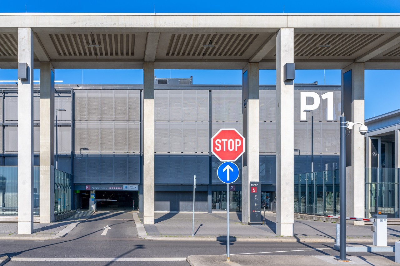 The parking garage is located directly at Terminal 1, with access to the VIP lounge.