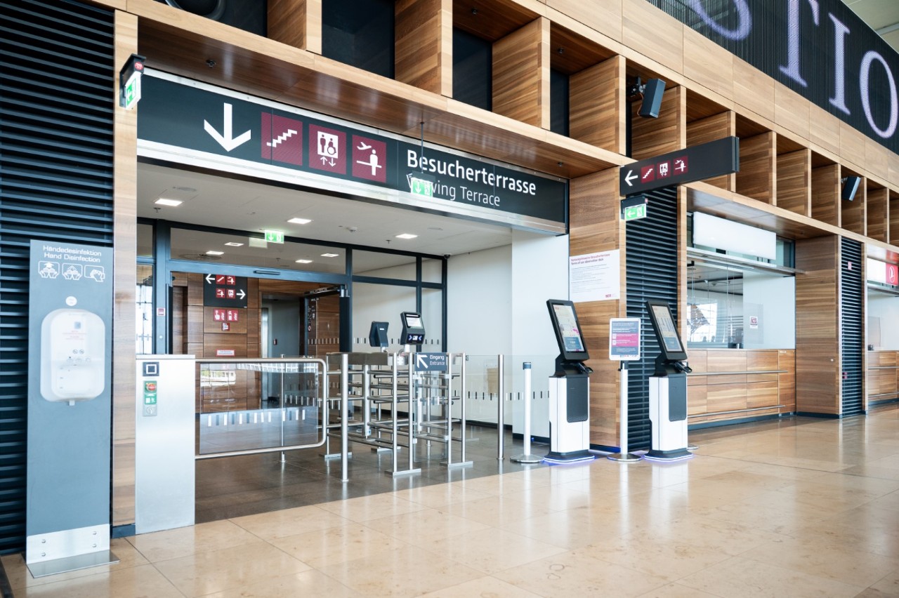 Access to the visitor terrace on level E2.