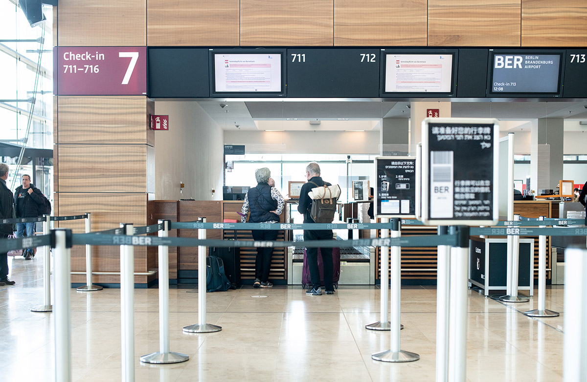 Customs counter in the check-in area. 2 people are standing at the counter