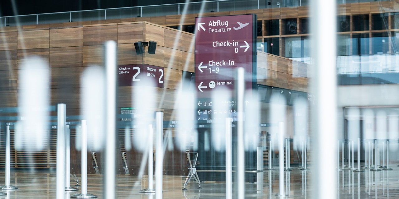 Signpost in terminal T1