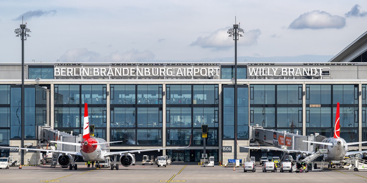 2 aircraft in front of Terminal 1. 