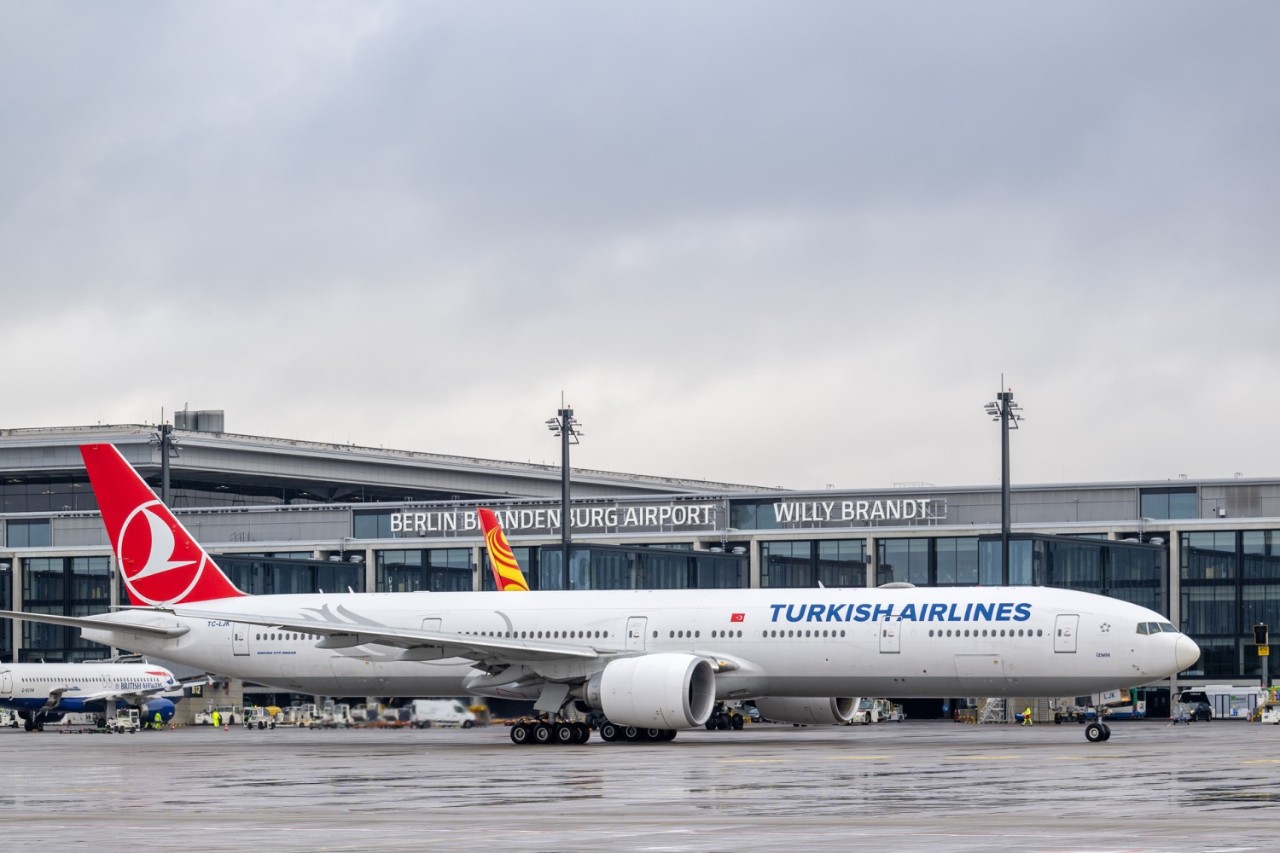 Turkish Airlines in front of Terminal 1