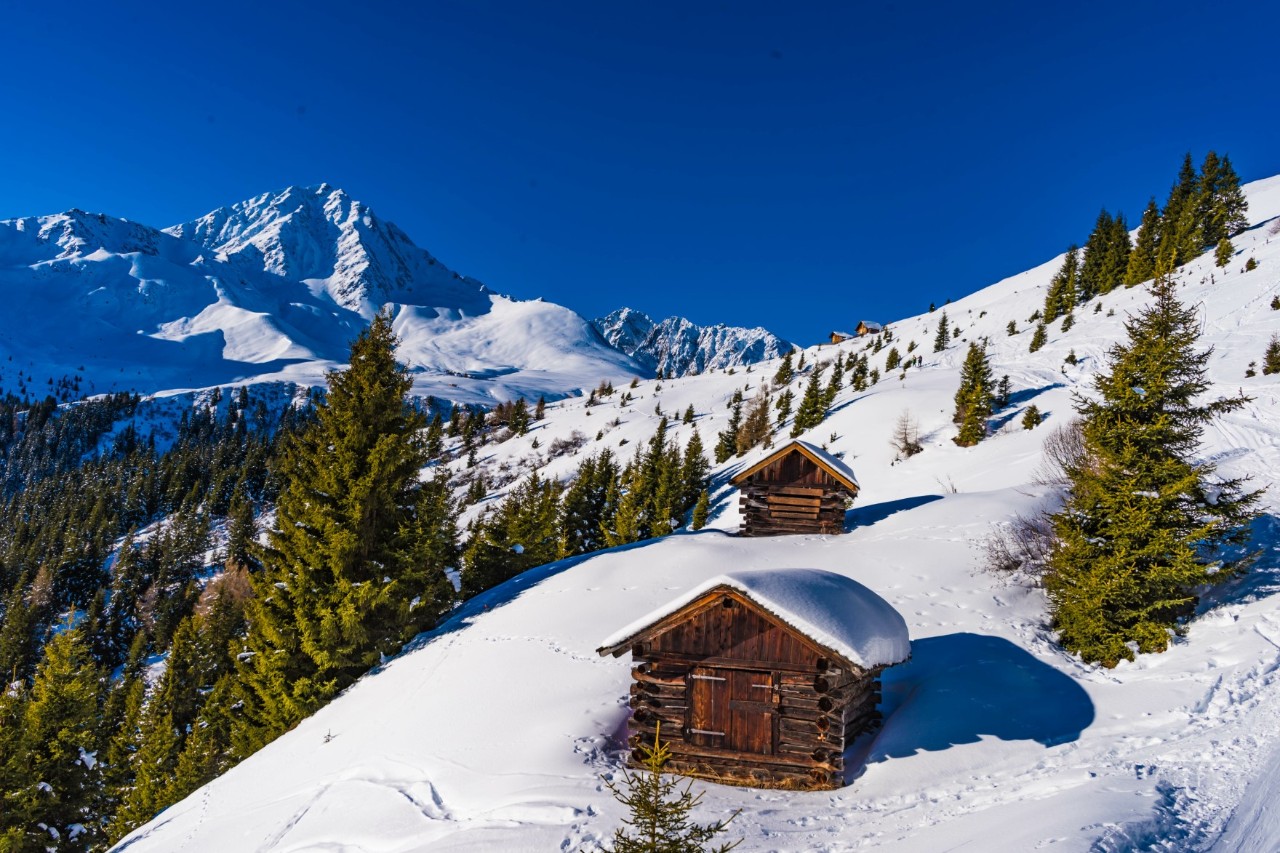 Wooden huts on the Rangger Köpfl 