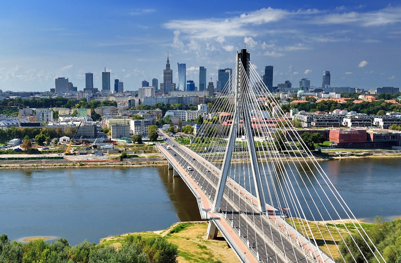River Vistula with bridge © itsmejust/AdobeStock