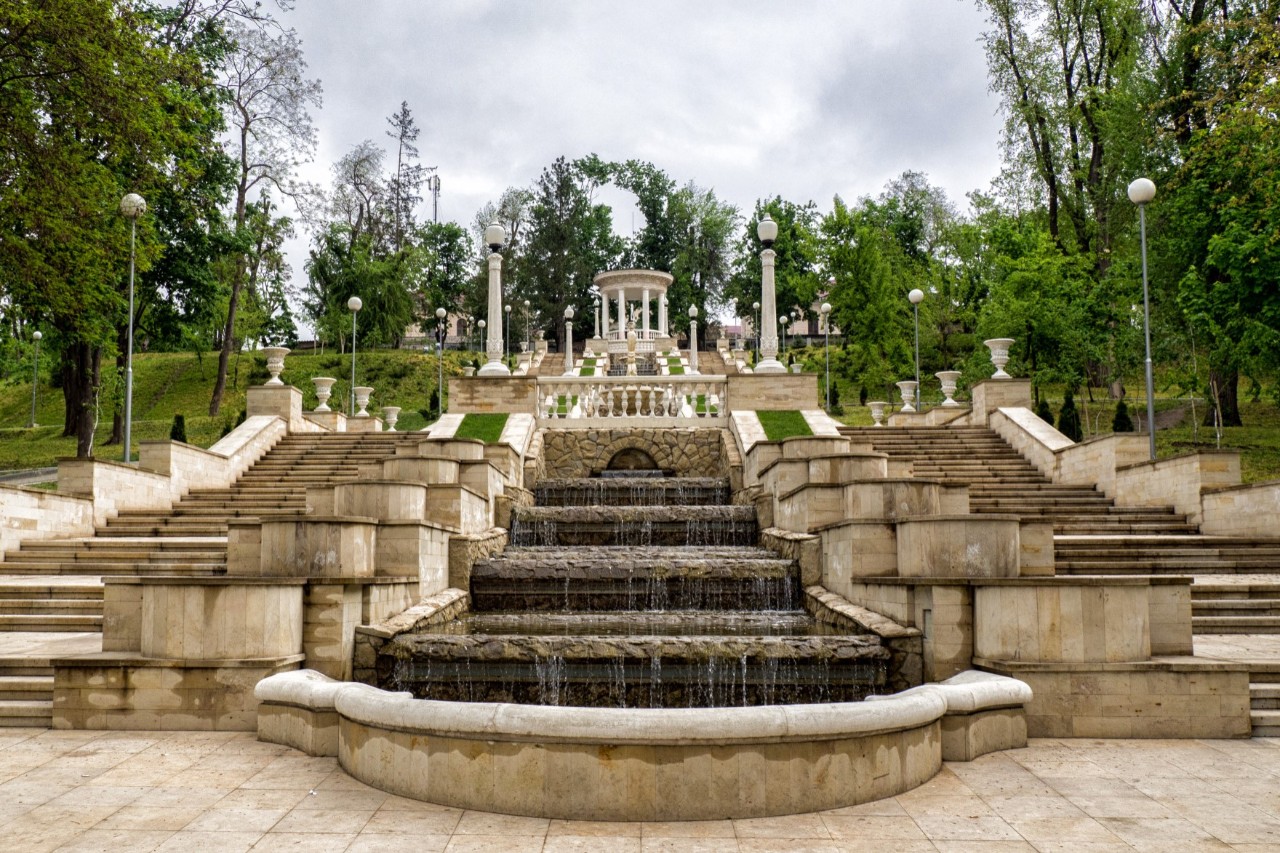Gardens with fountain, steps and monument in Stefan cel Mare Central Park